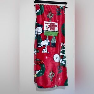 New Peanuts Snoopy & Friends Christmas Plush Throw Blanket Red 50"X70" NWT